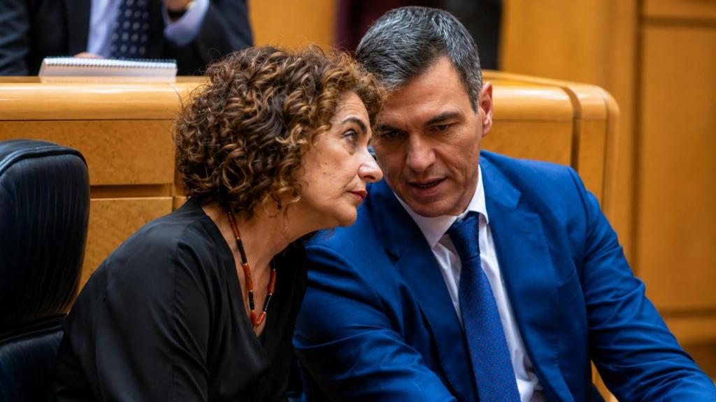 Pedro Sánchez y María Jesús Montero.
