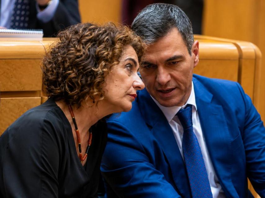 Pedro Sánchez y María Jesús Montero.