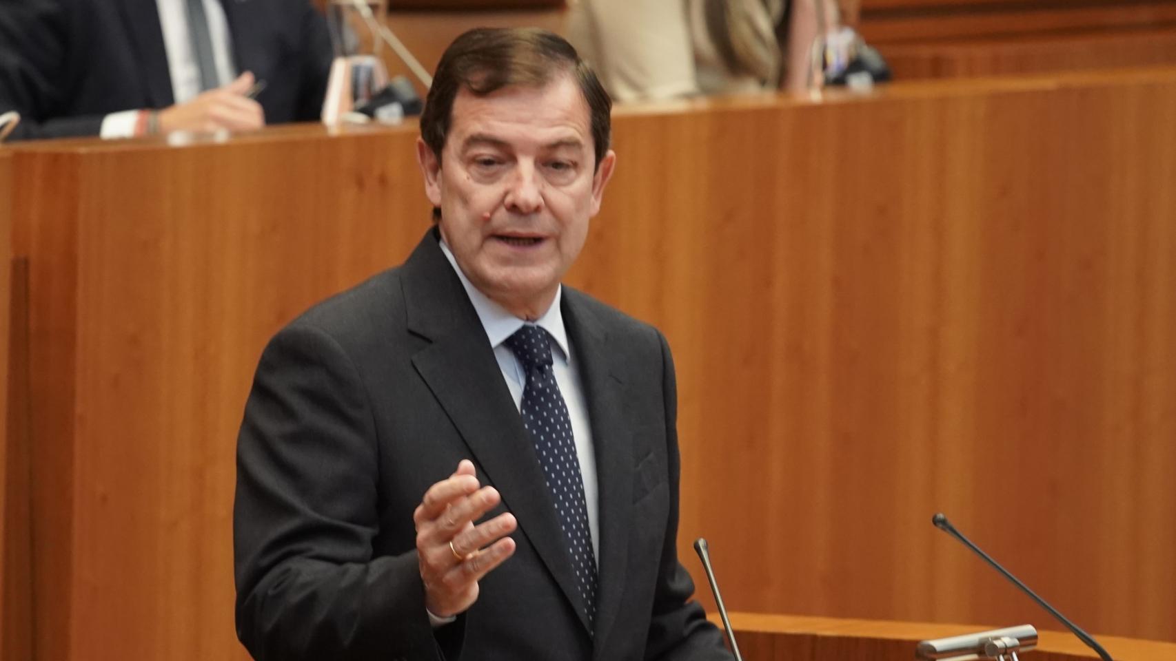 Mañueco durante el discurso de investidura como candidato a la Presidencia de la Junta de Castilla y León