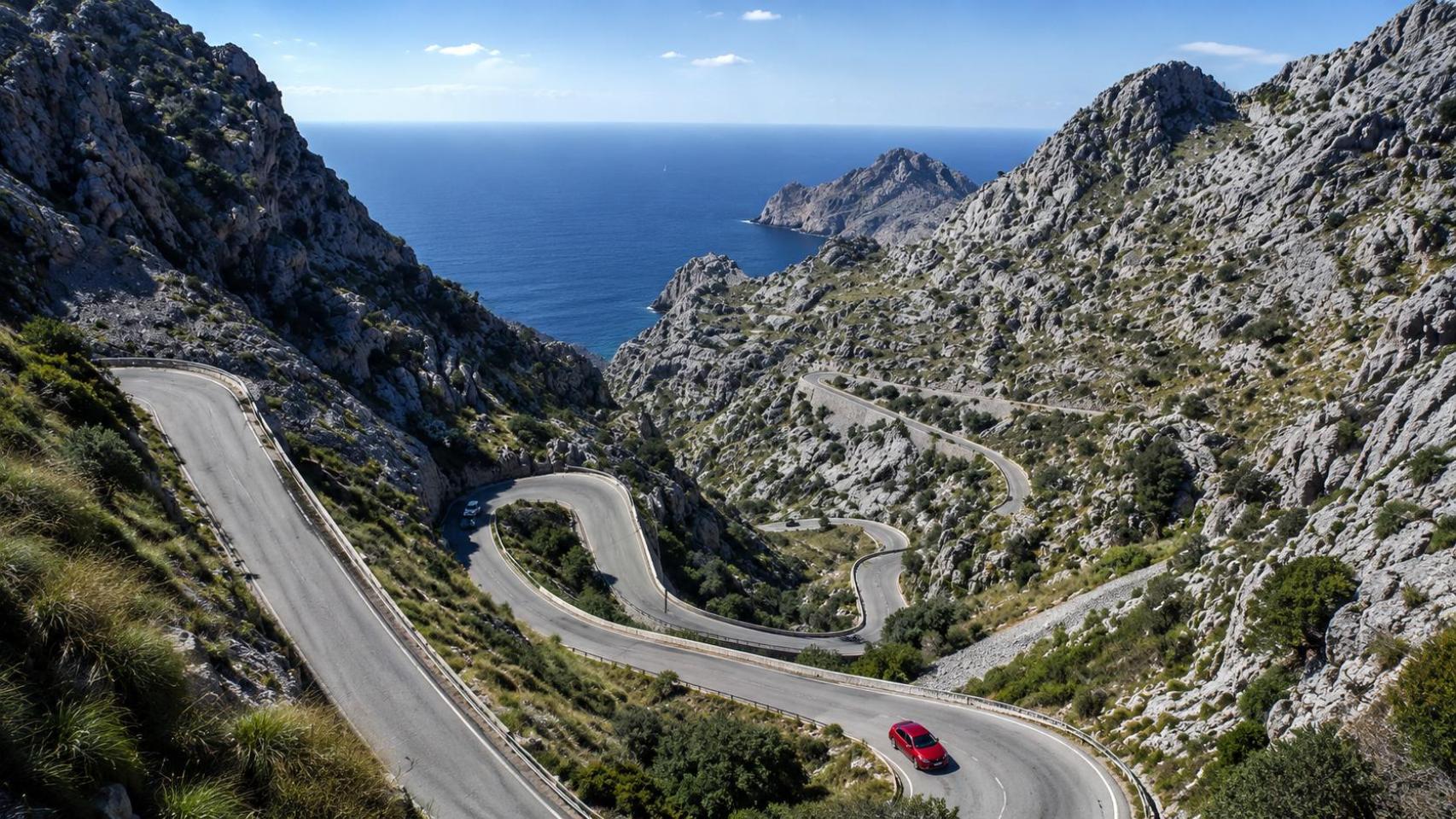 La carretera de Sa Calobra (MA-2141), situada en el corazón de la Sierra de Tramuntana en Mallorca.