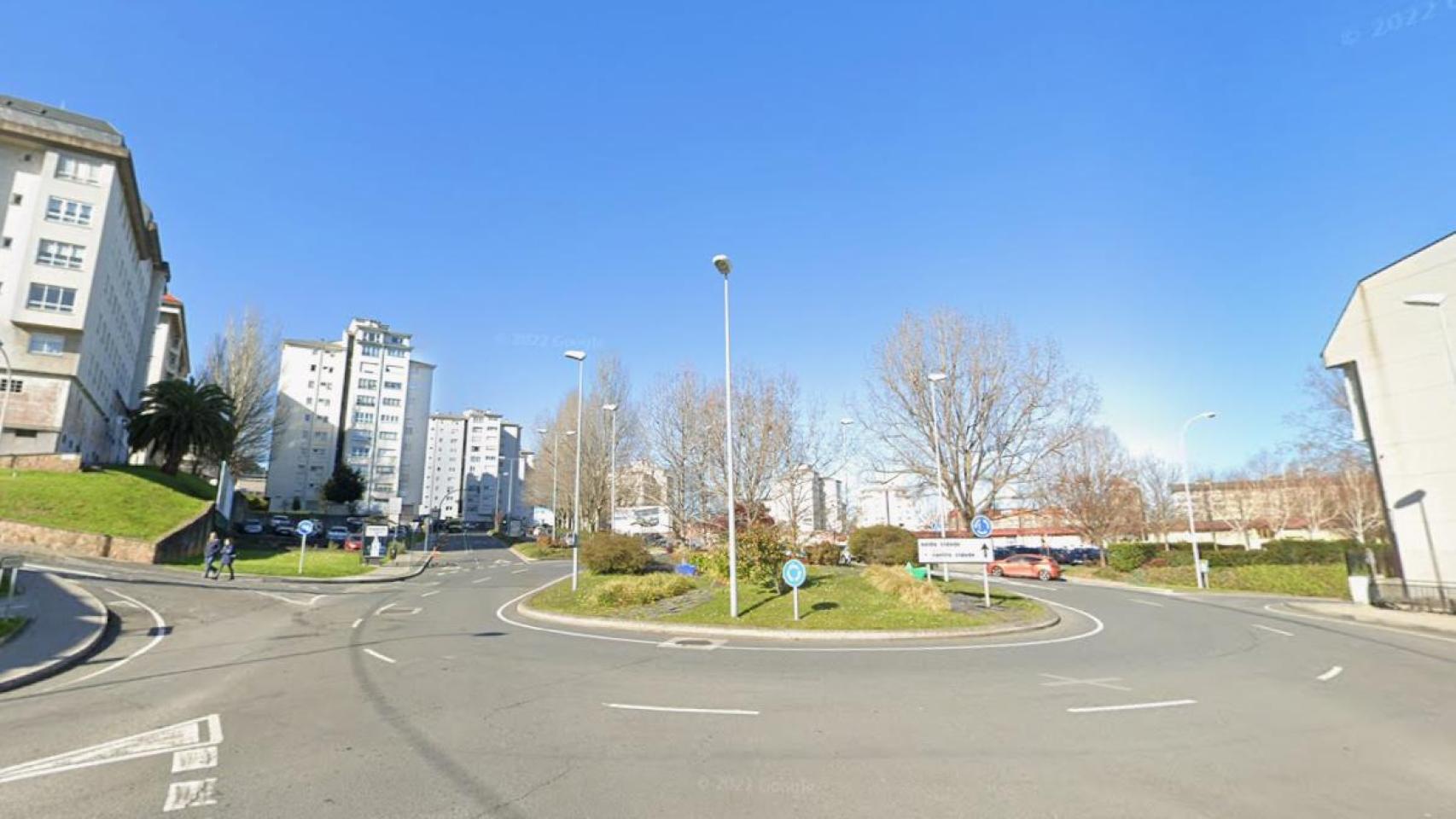 Rotonda entre avenida da Universidade y Glasgow en A Coruña.
