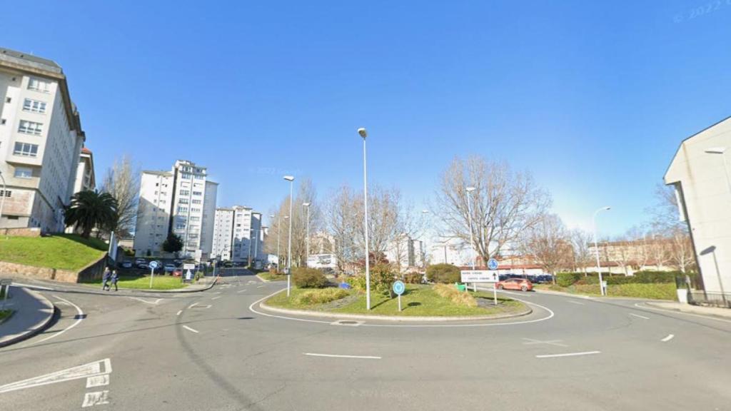 Rotonda entre avenida da Universidade y Glasgow en A Coruña.