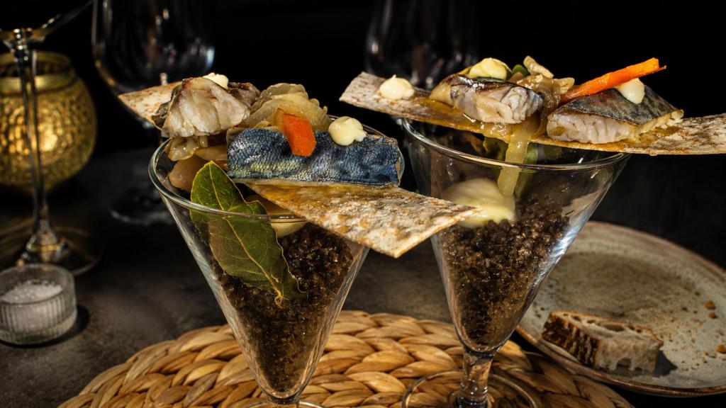 Caballa marinada en escabeche cítrico, uno de los primeros bocados del menú degustación de Origen.