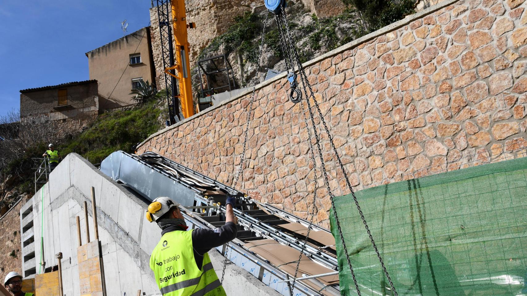 Detalle de las obras de conexión al casco urbano histórico de Cuenca (imagen tomada en febrero de 2026).