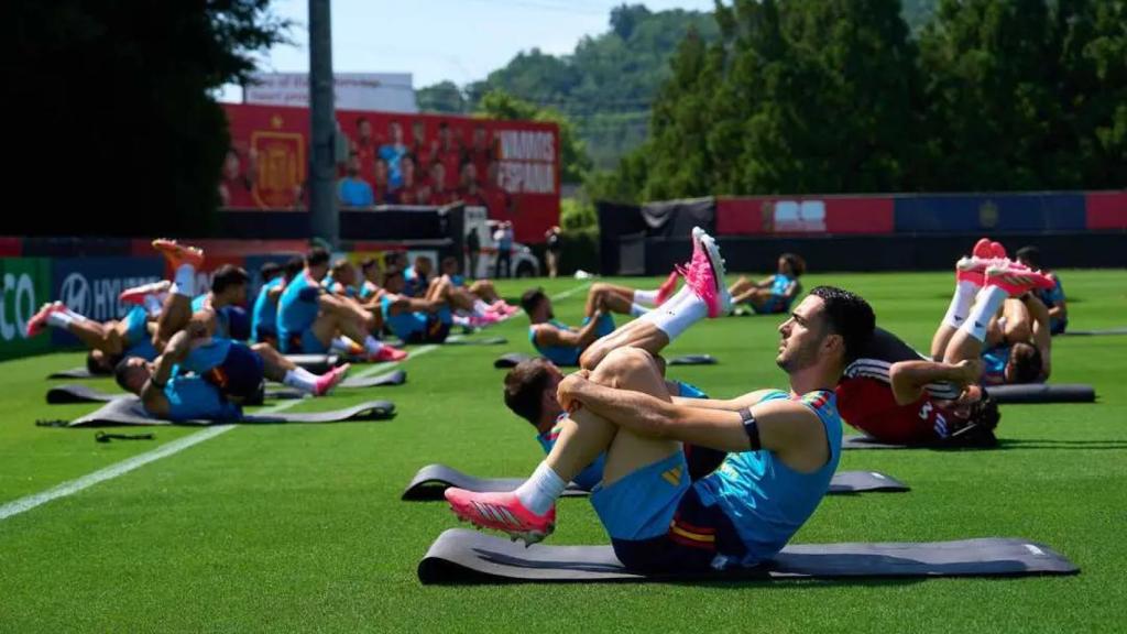 Los futbolistas de España, durante un entrenamiento antes del Mundial.
