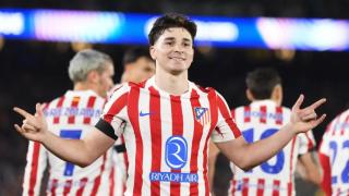 Julián Álavarez celebra un gol con el Atlético.