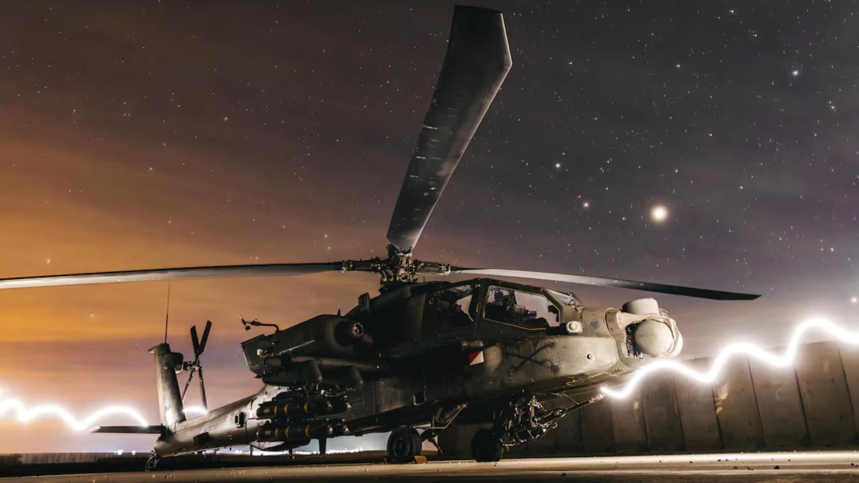 Un helicóptero Apache AH-64 de EE UU, a finales de 2025.