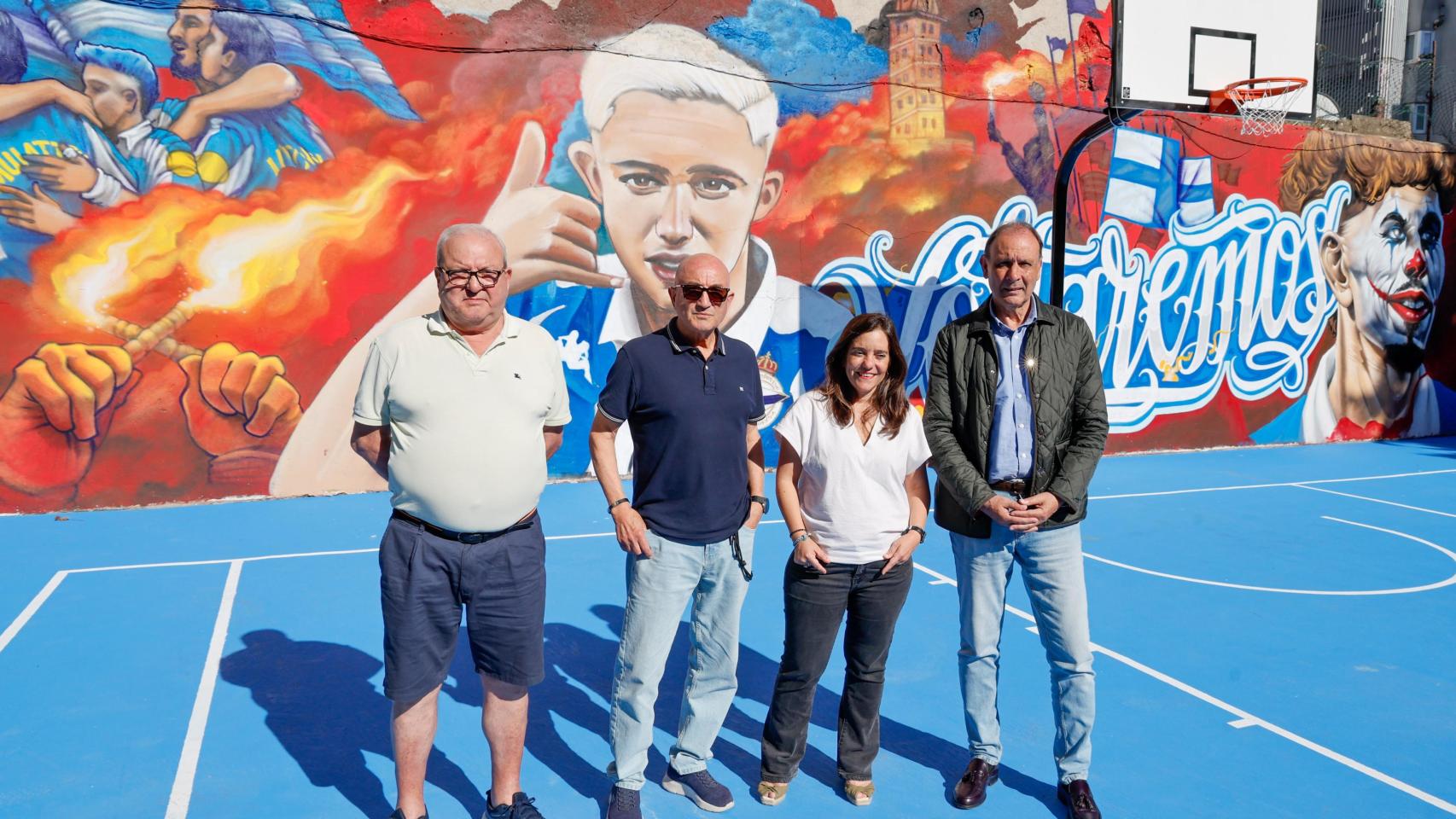 Mural del Dépor en la renovada pista deportiva de A Falperra, en A Coruña