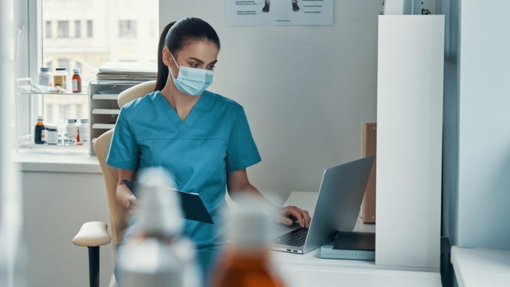 Las vacantes se dan en prácticamente todos los sectores y especialidades. 