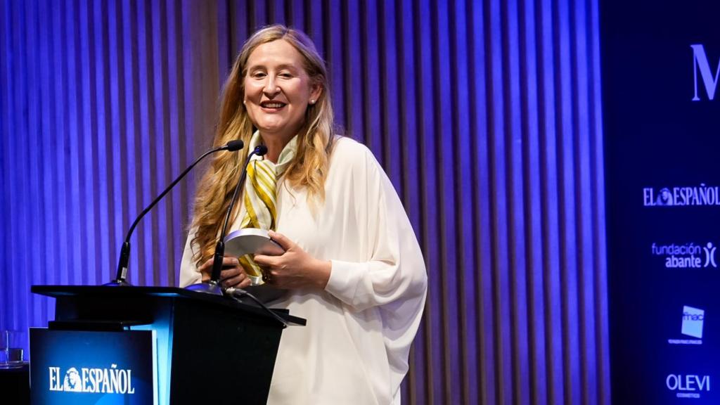 Luz Gabás compartió unas palabras al recibir su premio diseñado 'ad hoc' por el estudio de Morillas.