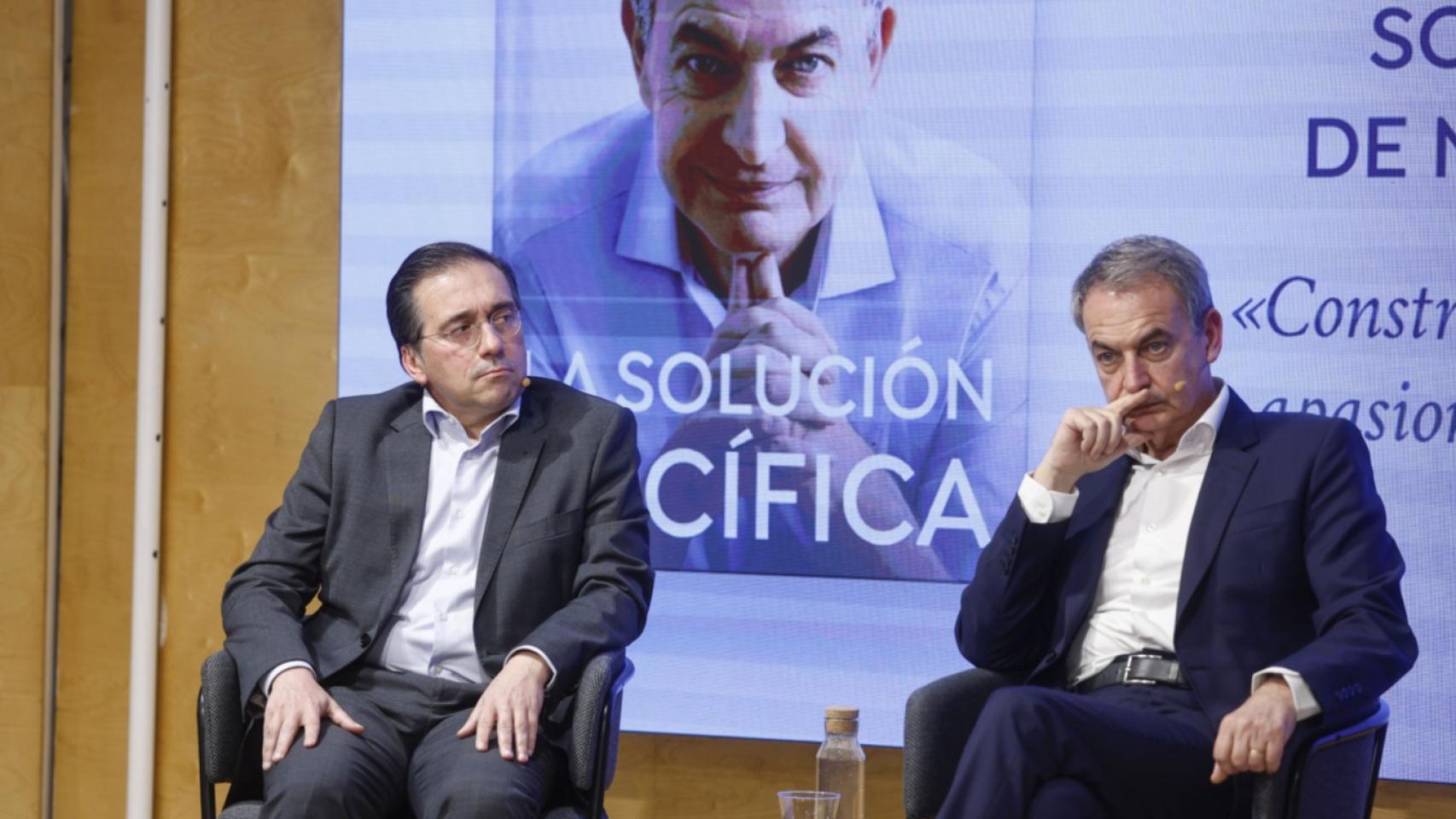 José Manuel Albares y José Luis Rodríguez Zapatero, en la presentación de un libro del expresidente, en marzo de 2025.