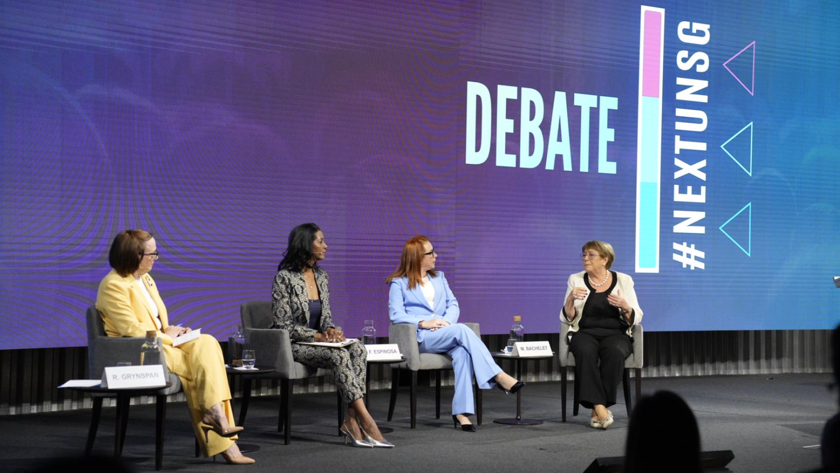 Las candidatas durante el debate en Ginebra.