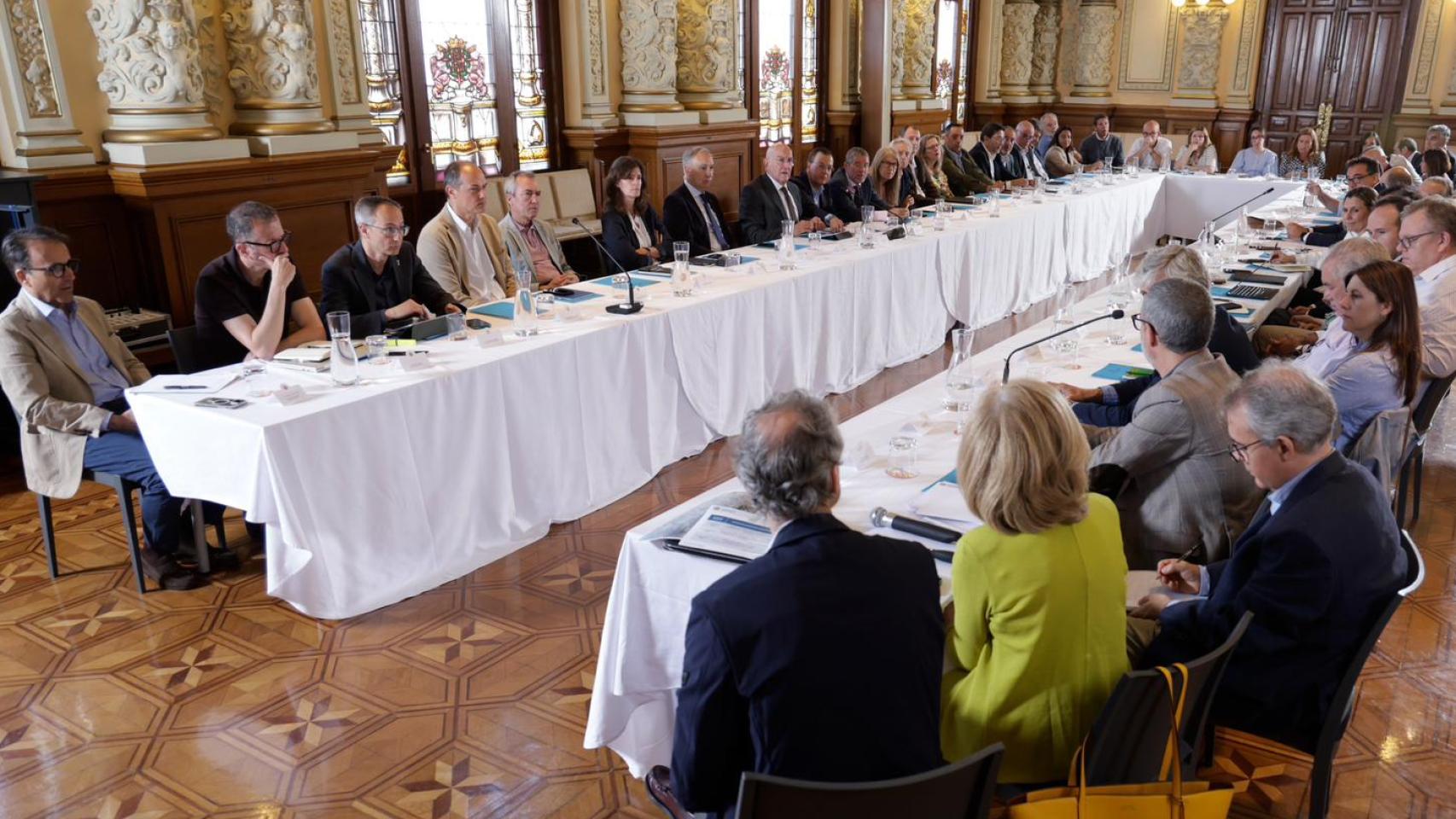 Jesús Julio Carnero presenta a las mesas de la automoción y la agroalimentación el plan director para desarrollar el hub logístico hasta 20250.