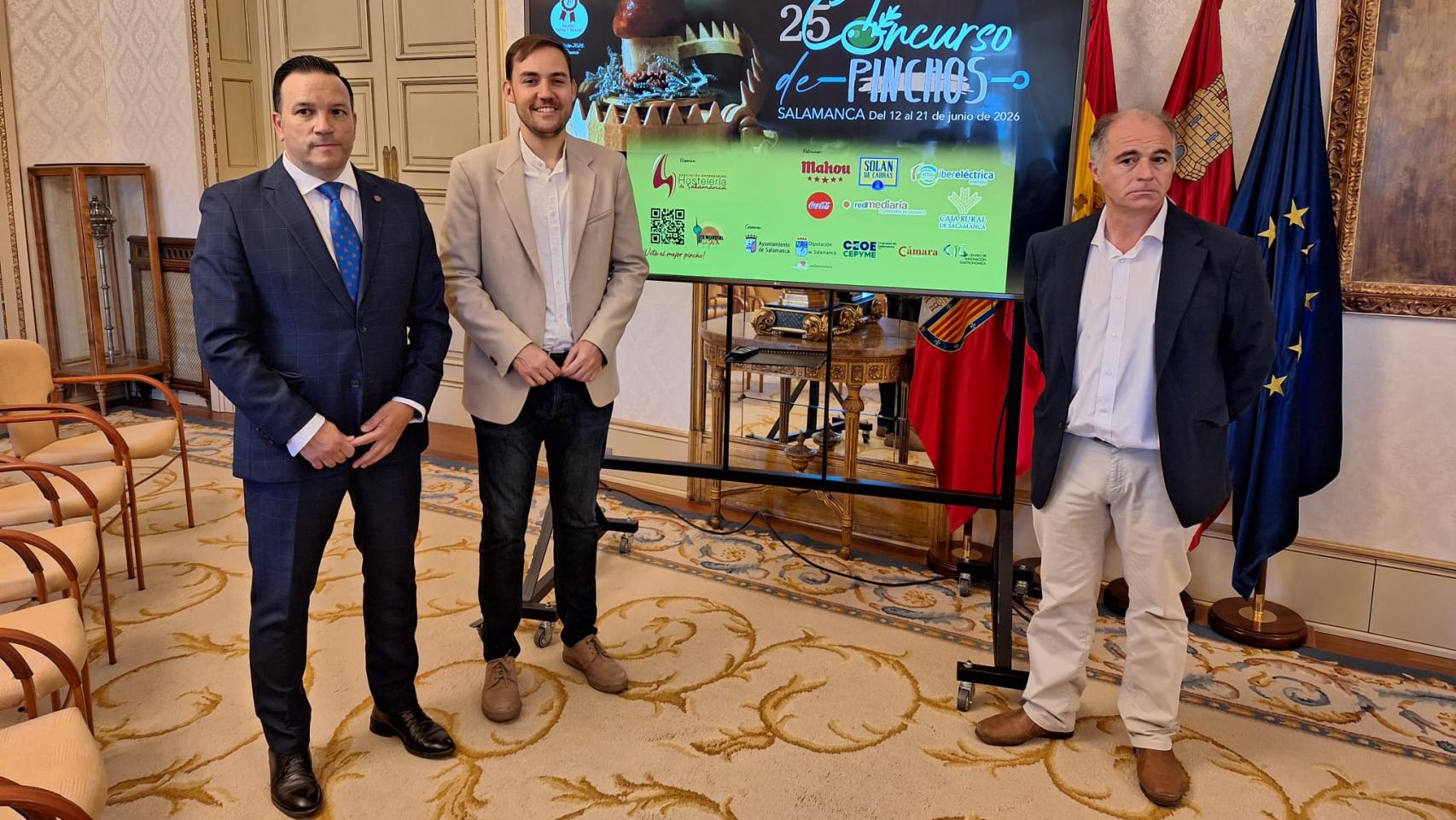 Angel Fernandez Silva, concejal de Turismo del Ayuntamiento de Salamanca; Juan Carlos Zaballos, diputado de Turismo de la Diputación de Salamanca y Jorge Carlos Moro, presidente de la Asociacion de Empresarios de Hostelería de Salamanca.