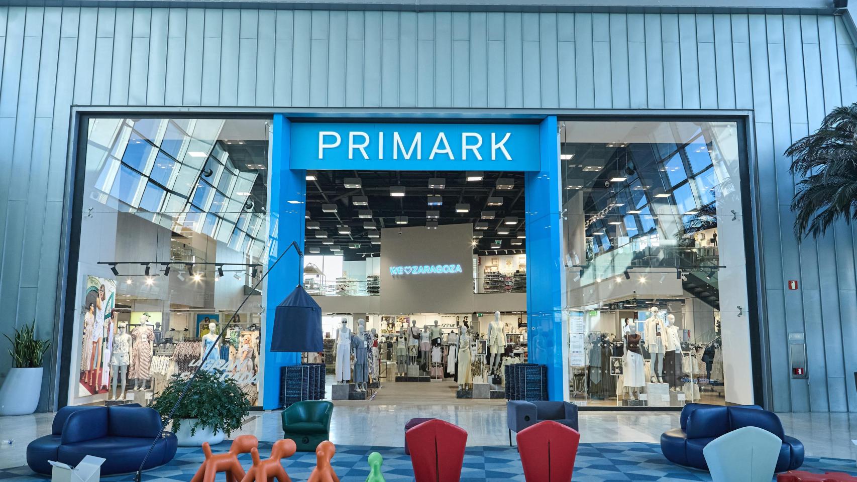 Entrada la tienda de Primark de Puerto Venecia, Zaragoza