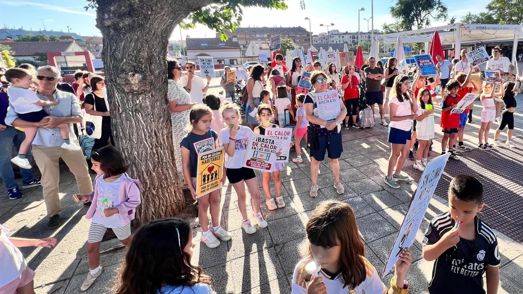 Imagen de la movilización impulsada por las asociaciones de madres y padres de alumnos de la ciudad de Toledo.