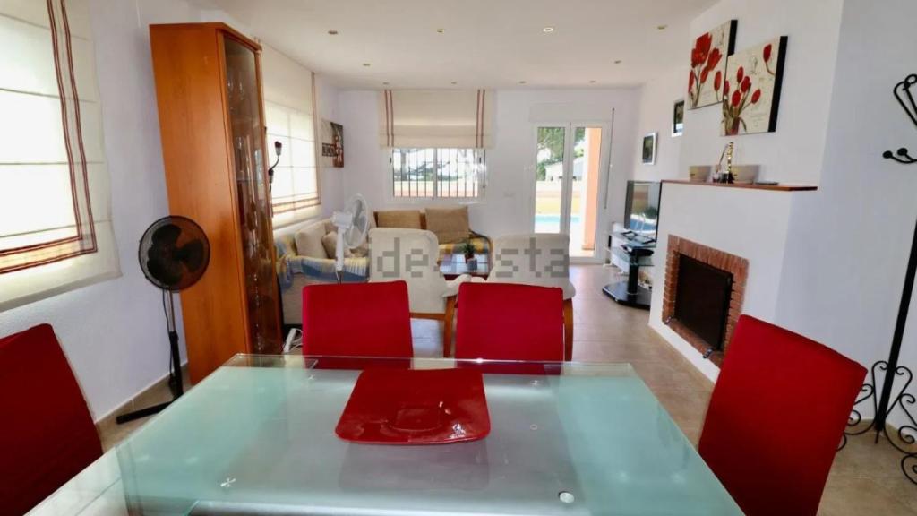 Salón del chalet de Lucas.