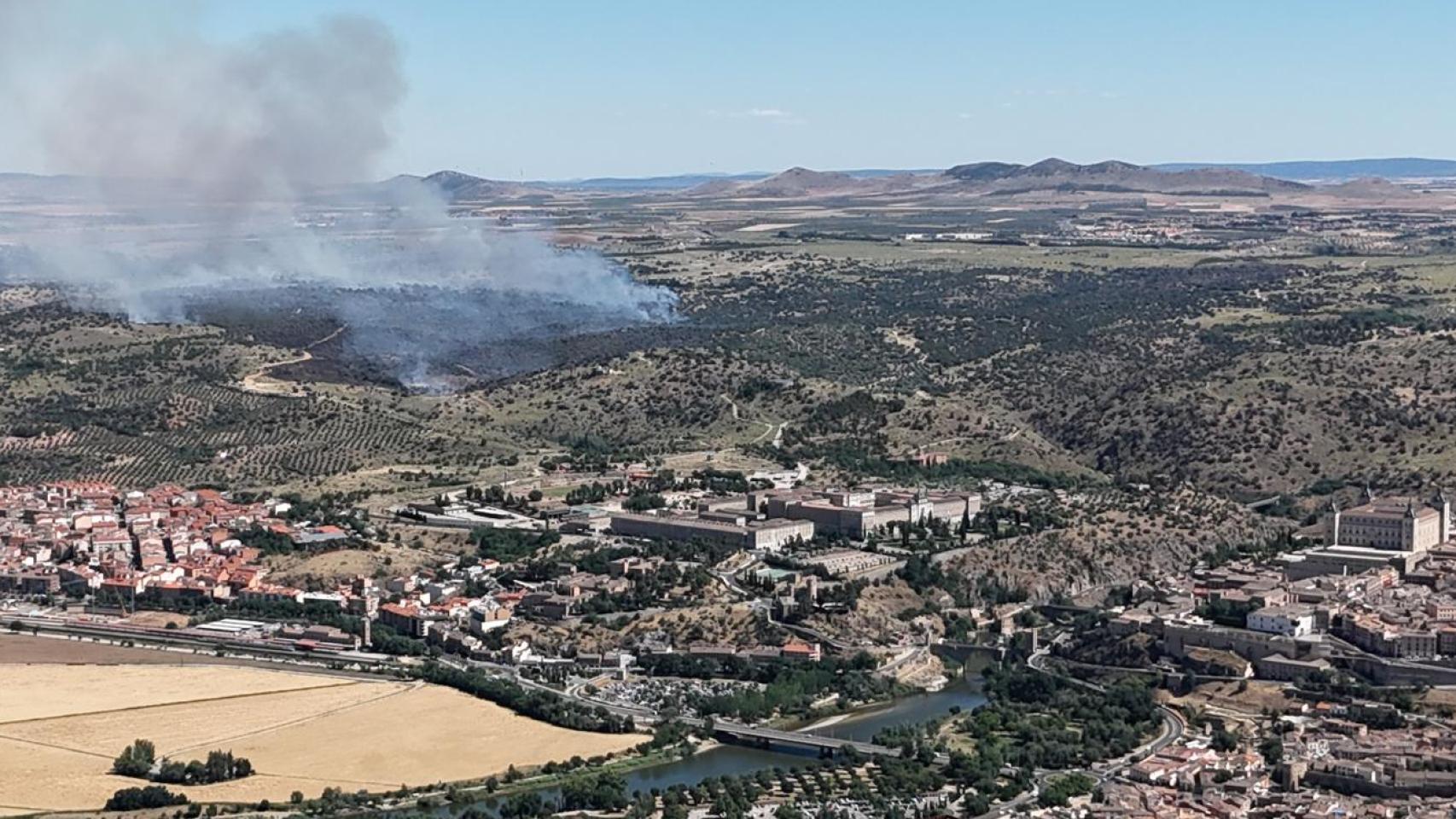 Imagen aérea del fuego en los terrenos de la Academia de Infantería tomada en la tarde del 3 de junio.