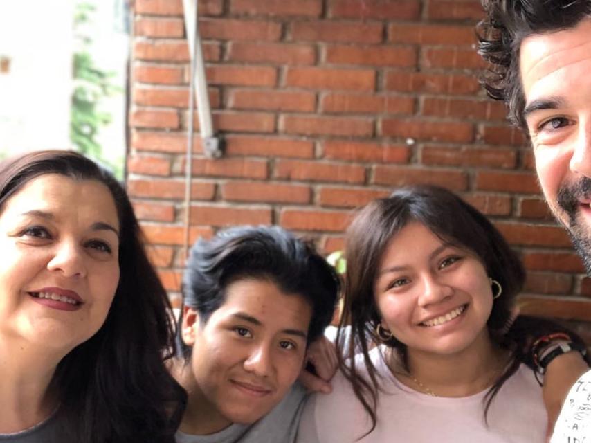Otra imagen de la familia, publicada por el propio Miguel Ángel,