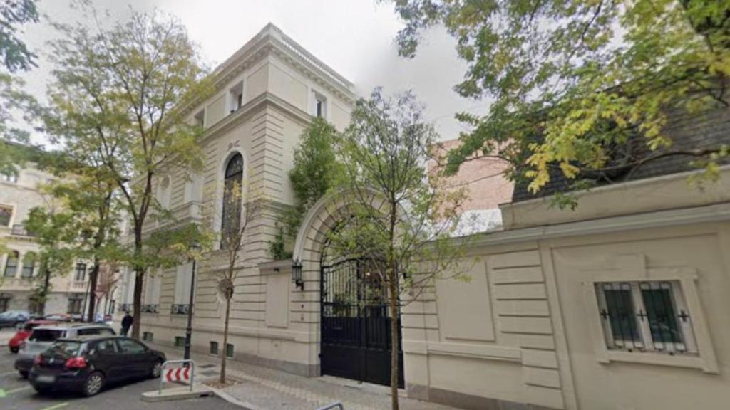 La Fundación Norman Foster está ubicada en el número 48 de la calle Monte Esquinza, de Madrid.