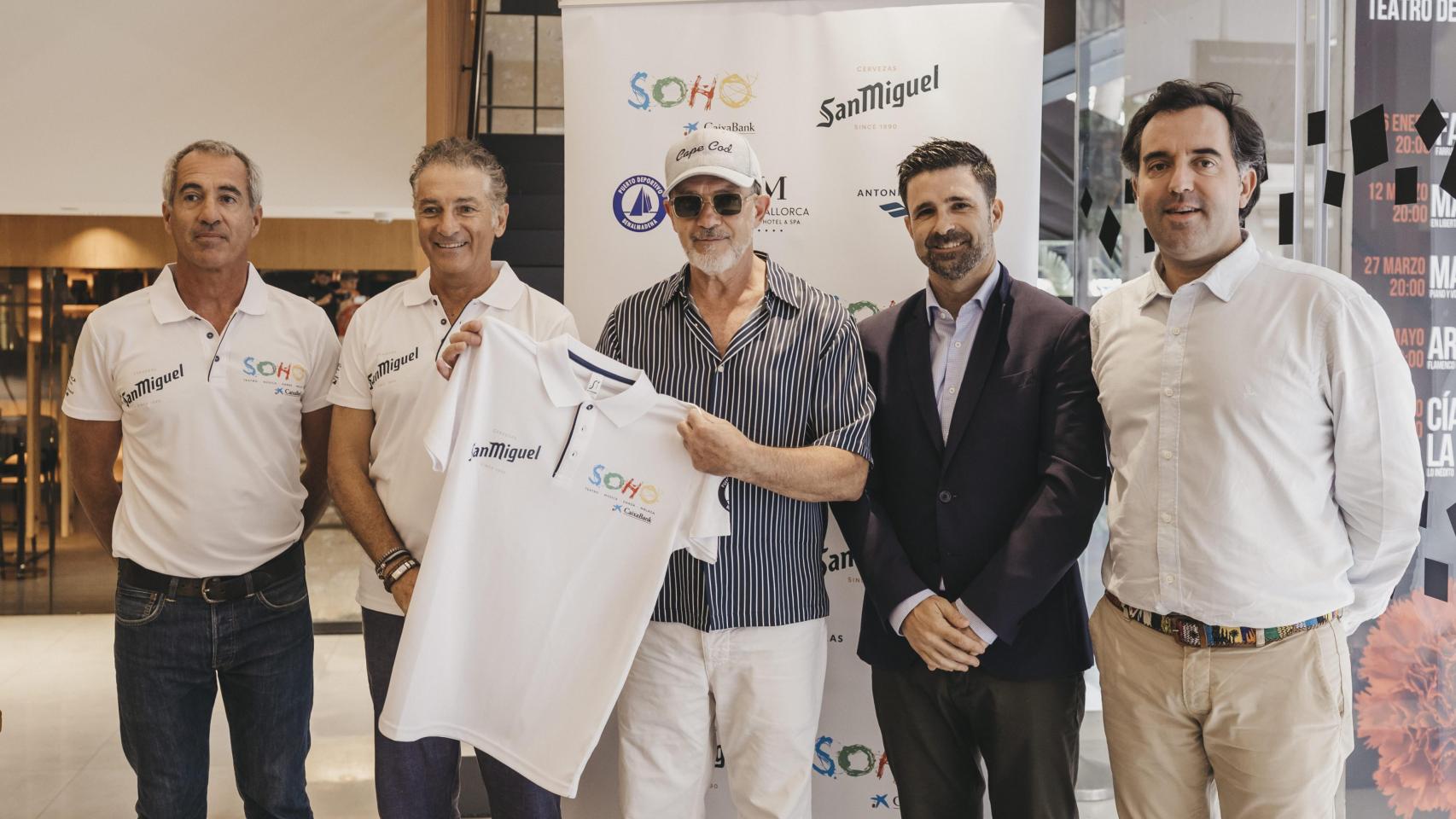 Presentación del equipo de regatas Teatro del Soho CaixaBank San Miguel.