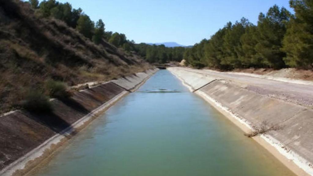 Un tramo del Canal del Zújar donde la Policía Nacional sospecha que Nando 'El Gitano' tiró sus armas.