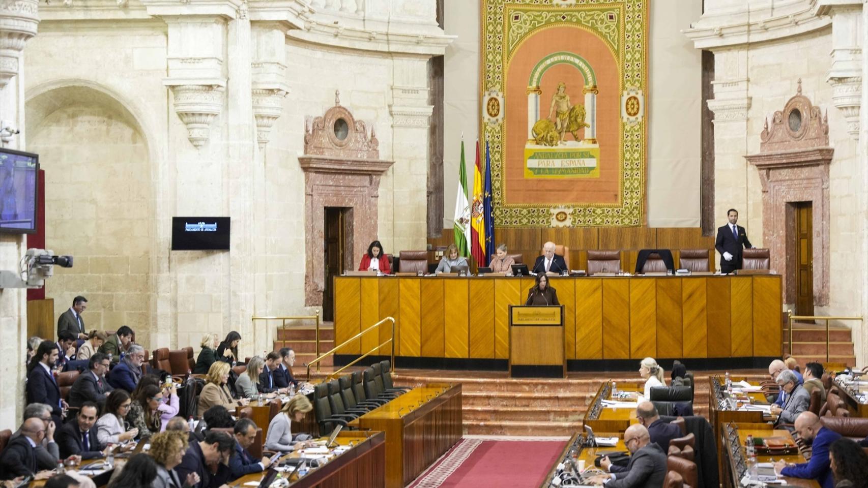 Sesión plenaria del Parlamento andaluz en diciembre de 2025
