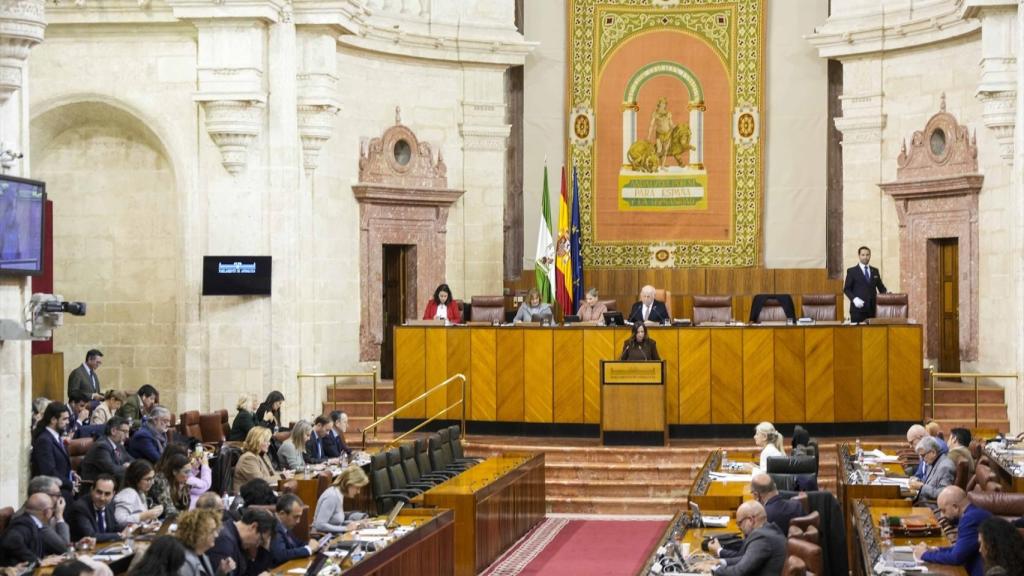 Sesión plenaria del Parlamento andaluz en diciembre de 2025
