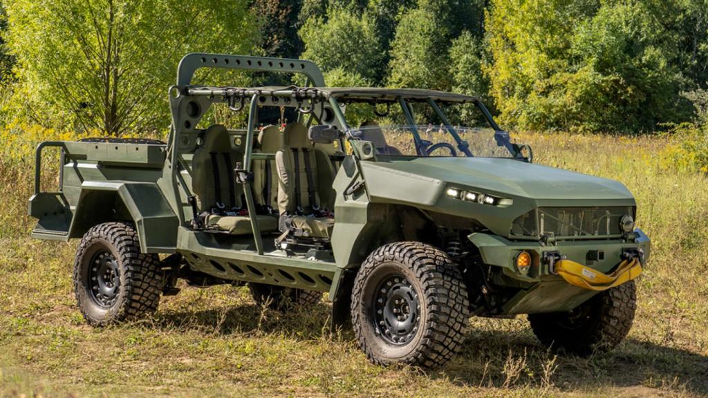 GM Defense presenta un camión militar totalmente eléctrico basado en el Hummer.