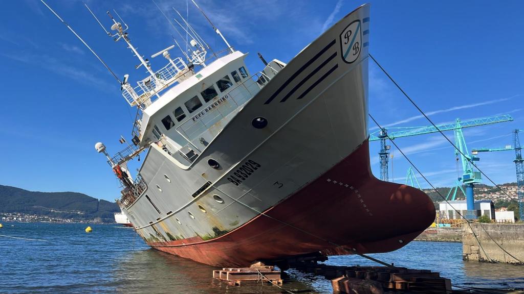 El buque Pepe Barreiro, encallado en Vigo. 
