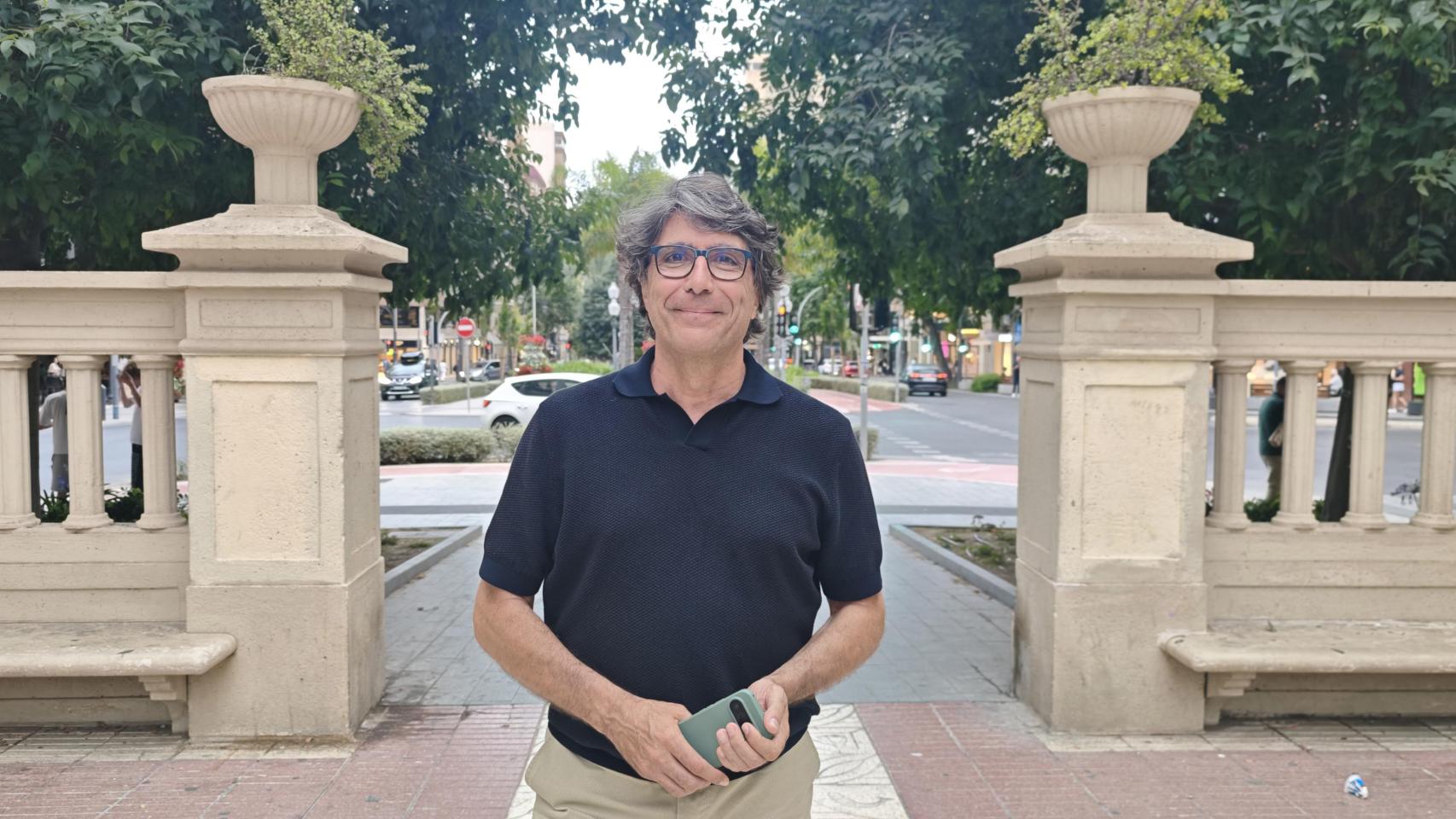 Javier Galdeano, en el paseo de Federico Soto, este miércoles.