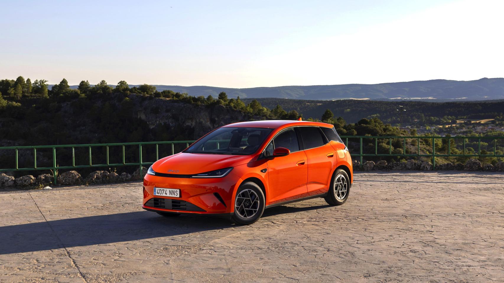 El BYD Dolphin G DM-i dispone de dos opciones de batería con la que recorrer 40 o 105 kilómetros.