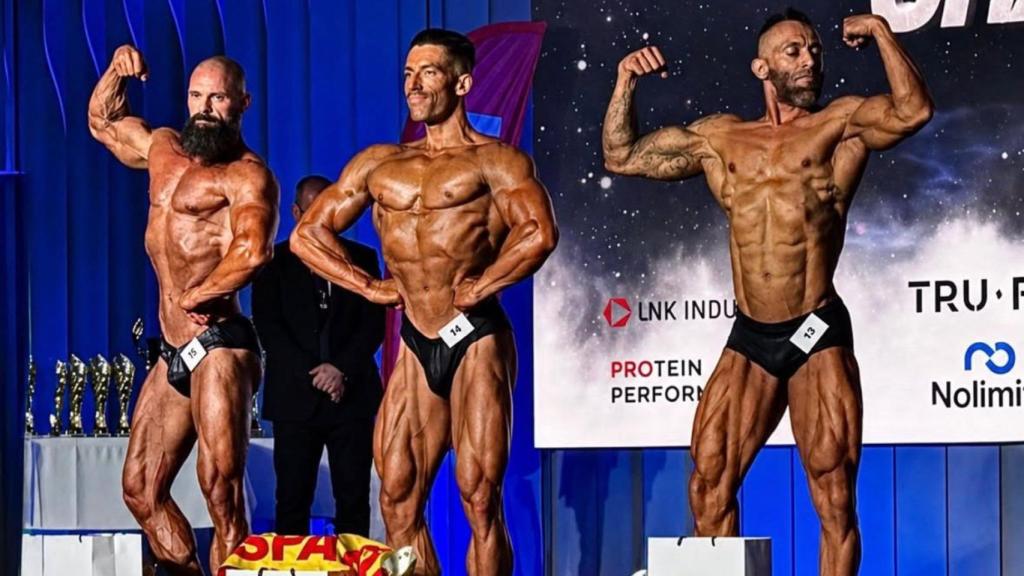 David Otero (centro), campeón del mundo de culturismo en la categoría Classic physique.