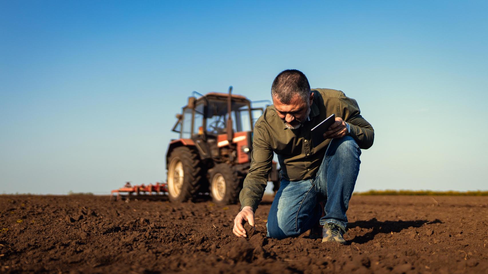 Un agricultor, en una imagen de Shutterstock.