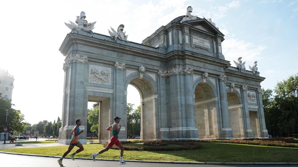 Puerta de Alcalá, km 8