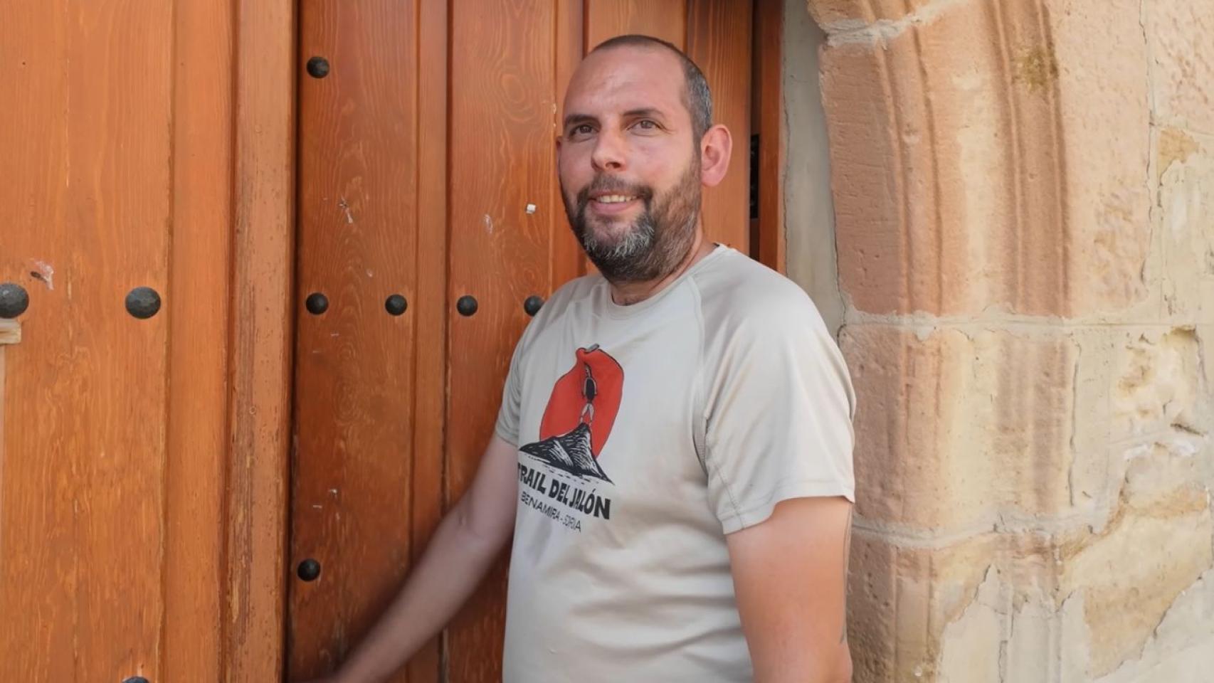 Fernando, el único habitante de Benamira, Soria.