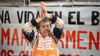 Maricarmen celebra el aplazamiento del desahucio. 