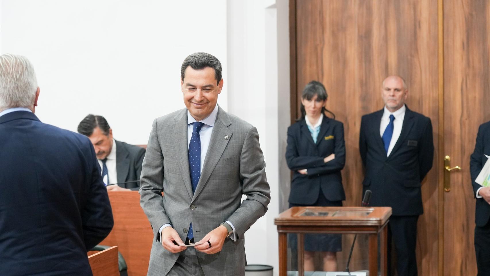 La sesión del Parlamento andaluz se ha celebrado en la sala provisional Jiménez Becerril