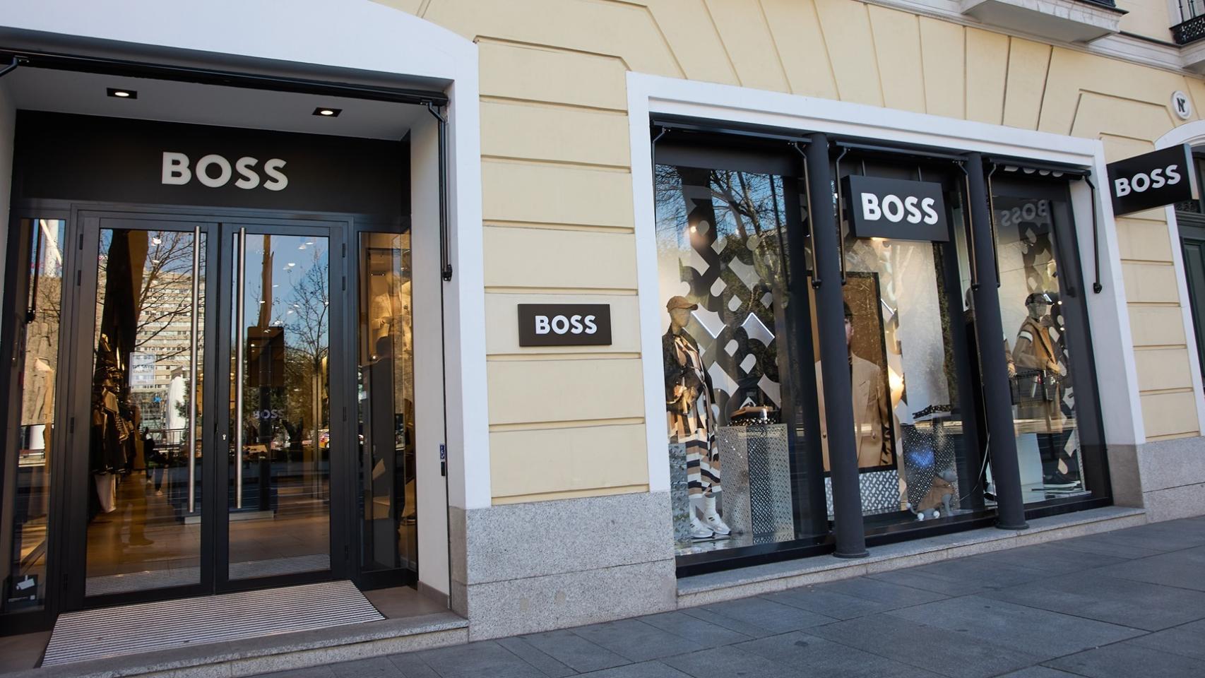 Fachada y escaparates de la tienda Boss de Hugo Boss, en el distrito de Salamanca, a 25 de febrero de 2023, en Madrid (España). 