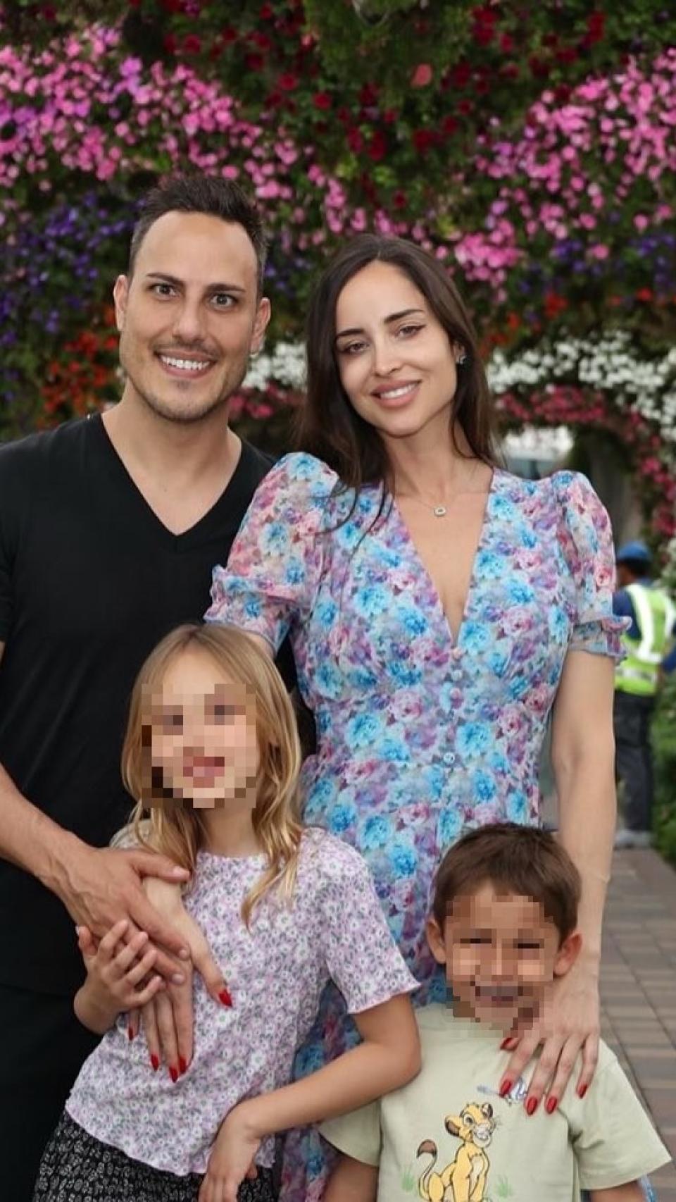 Jasser Mohamed Rafik Dehni con su esposa y sus dos hijos.