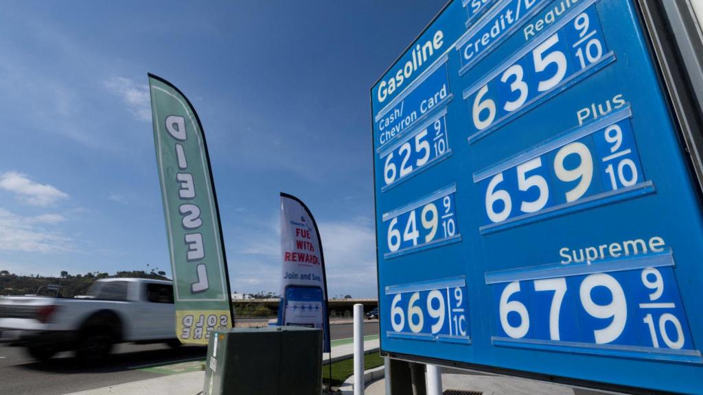 La gasolina alcanza los 6,79 dólares el galón (1,56 euros por litro) en California.
