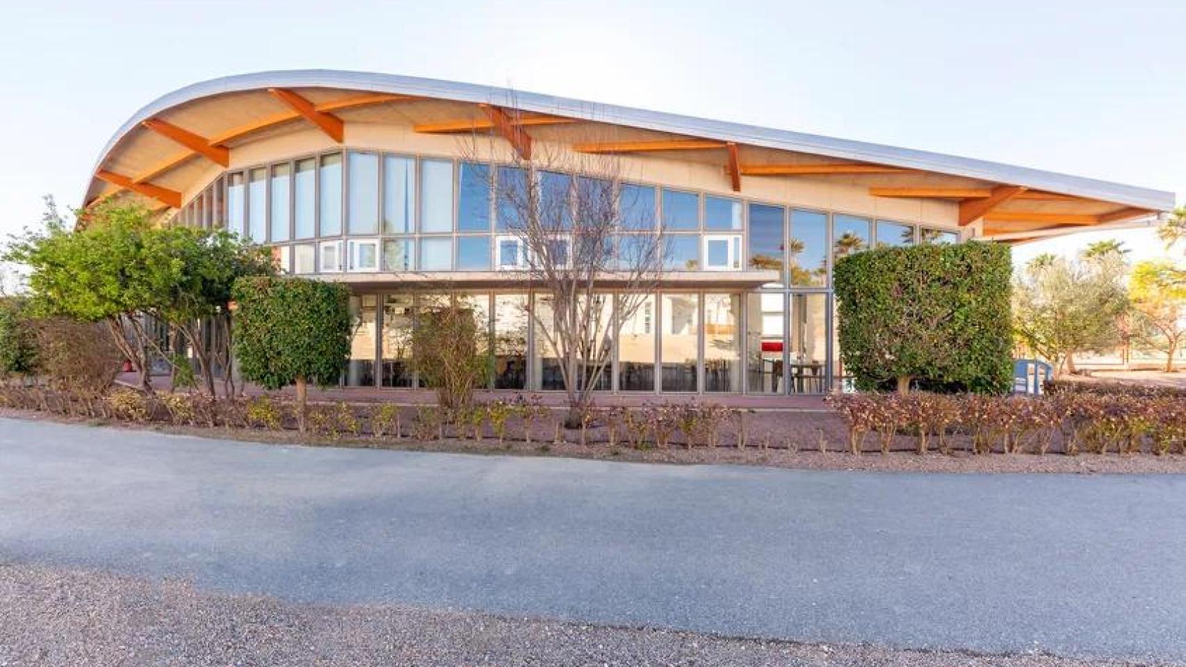 Magno International School
