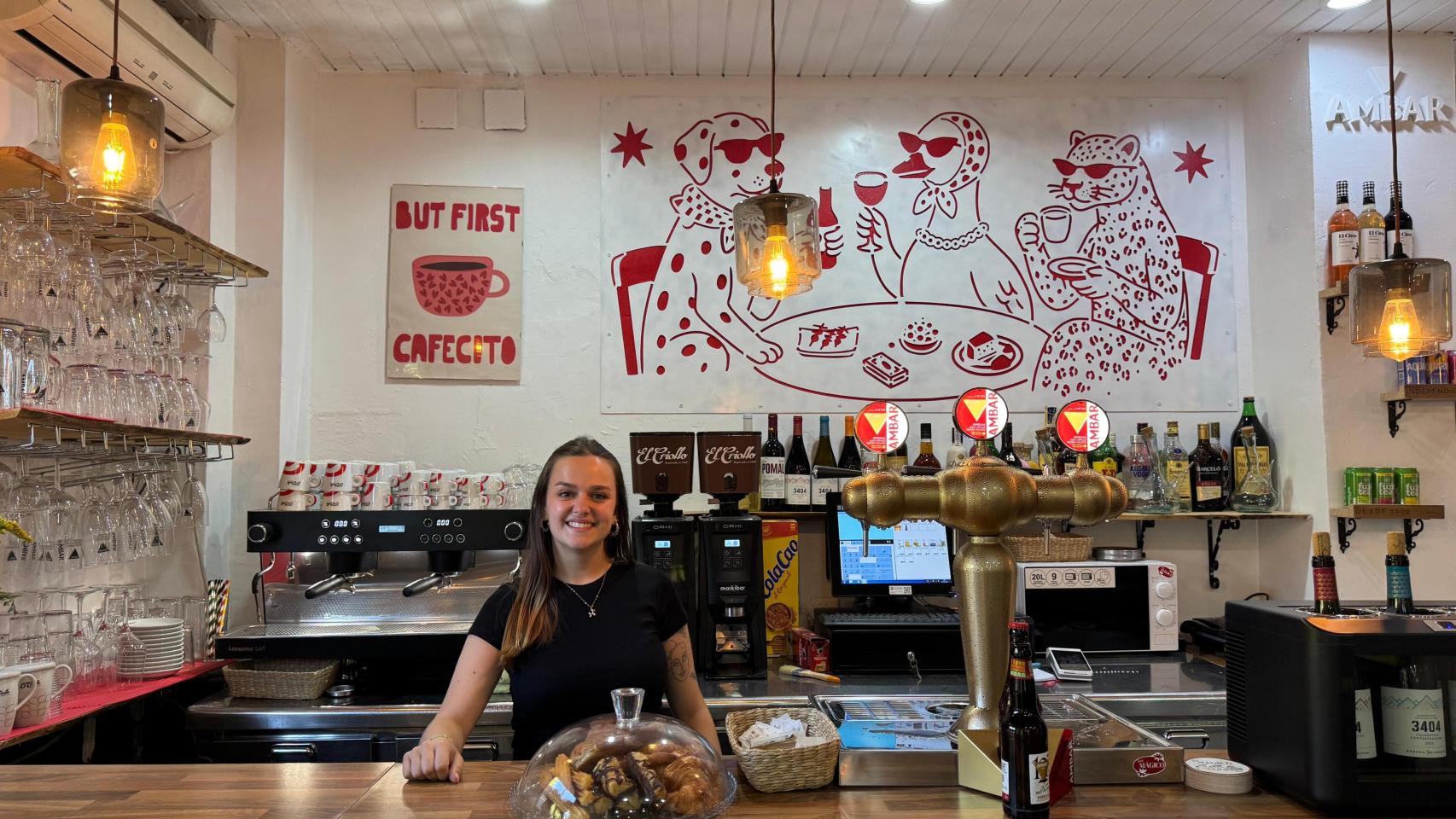 María Gimeno en Mágico, su bar en Zaragoza.