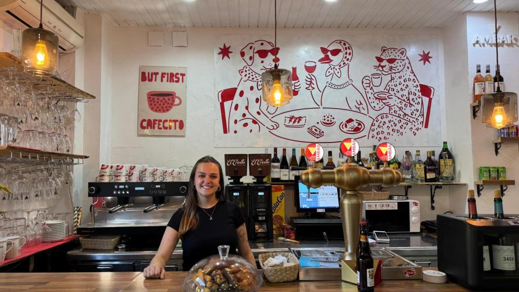 María Gimeno en Mágico, su bar en Zaragoza.