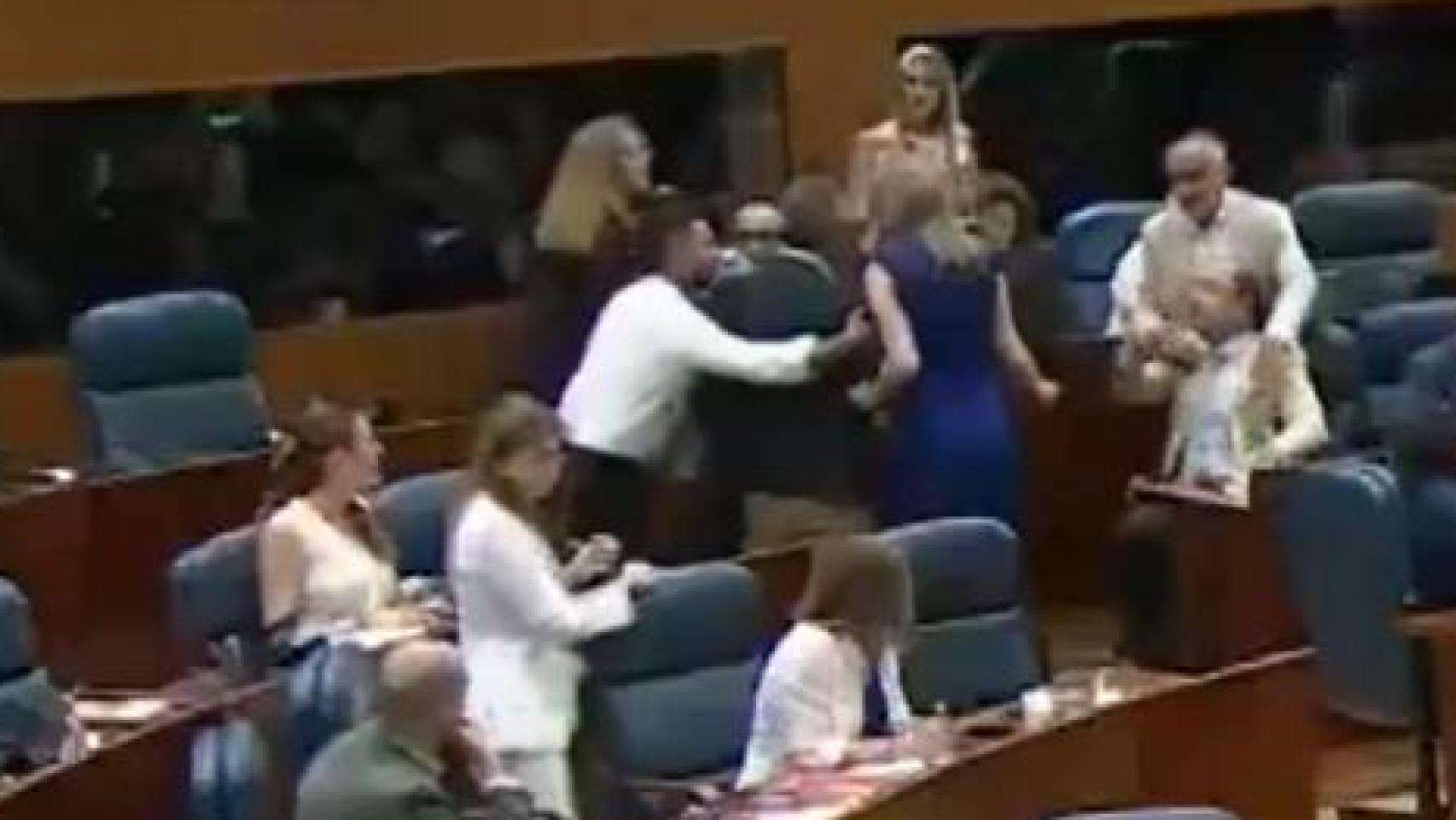 Un momento de la discusión en la Asamblea de Madrid.