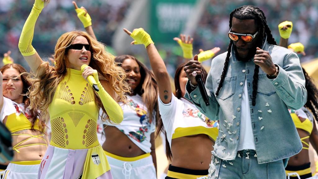 Shakira, con Burna Boy.
