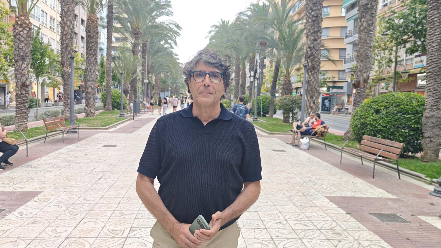 Javier Galdeano, este martes en el paseo de Soto, antes de montar el racó.
