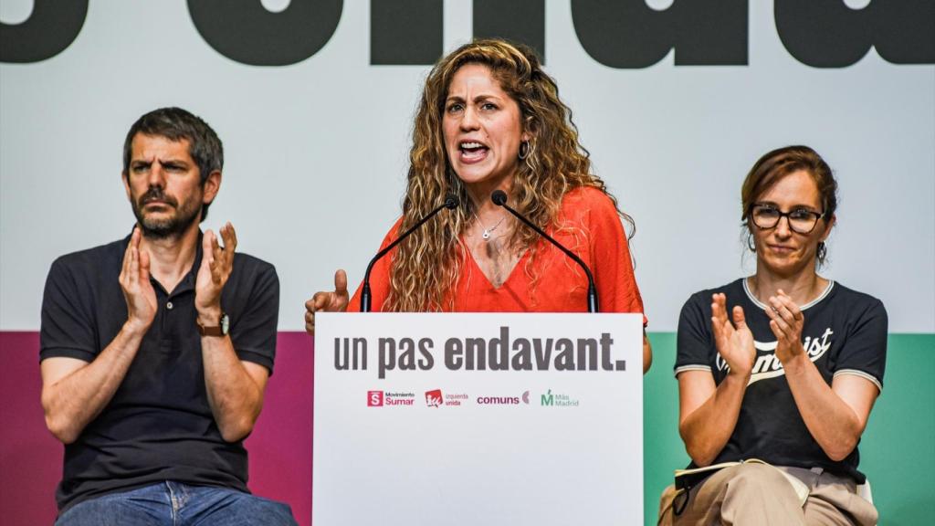 El ministro de Cultura, Ernest Urtasun (i), la ministra de Sanidad, Mónica García (d), la coordinadora de Sumar Lara Hernández (c), durante un acto de los Comuns, Más Madrid, IU y Sumar el pasado 30 de mayo.