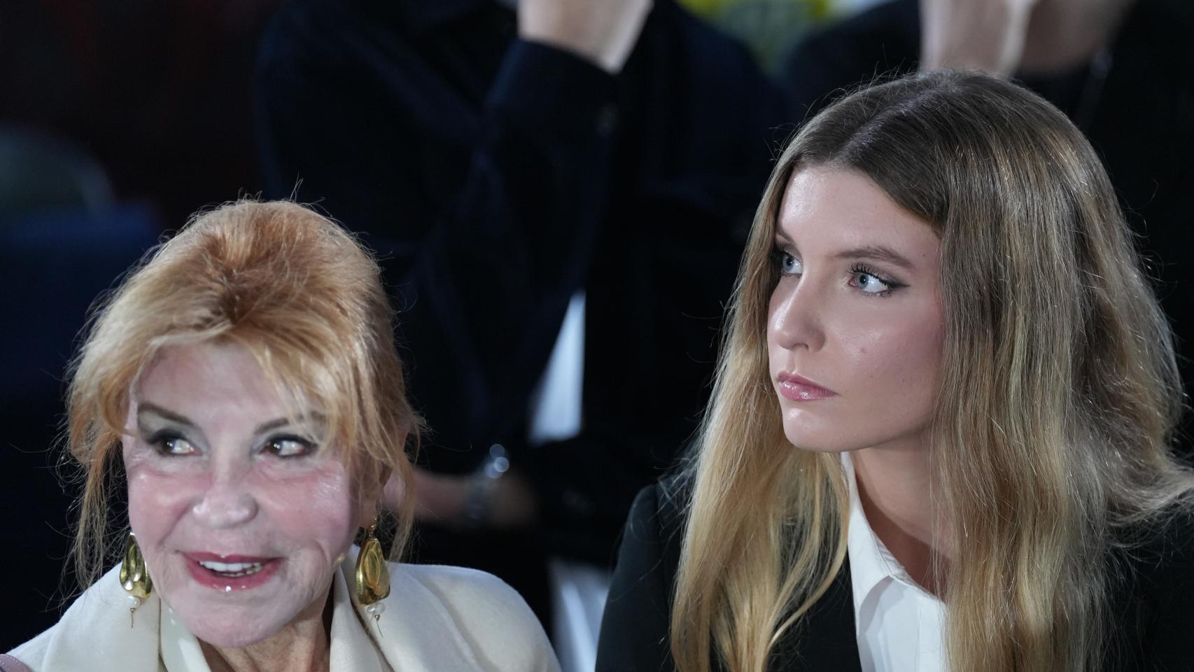 Tita Cervera con su hija, Carmen.