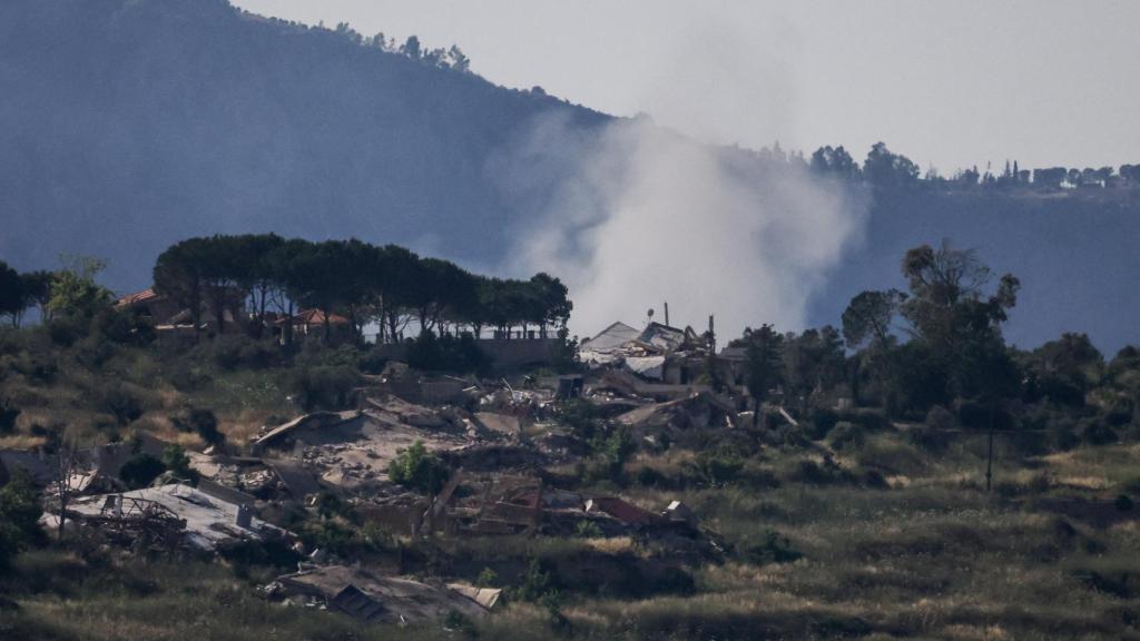 Una columna de humo en el sur del Líbano tras un ataque israelí.